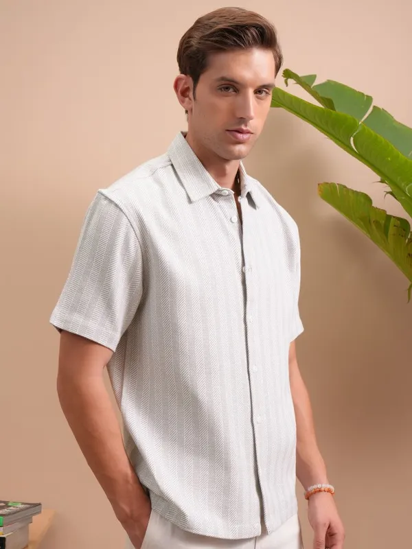  Locomotive Men Grey Striped Regular Fit Casual Shirts