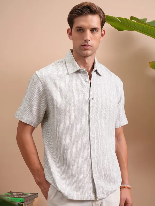  Locomotive Men Grey Striped Regular Fit Casual Shirts