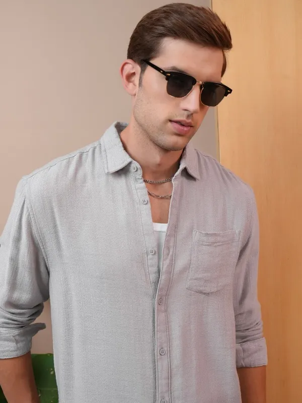 Locomotive Men Grey Textured Regular Fit Casual Shirt