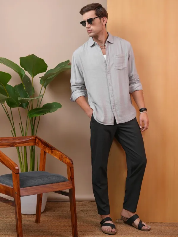 Locomotive Men Grey Textured Regular Fit Casual Shirt