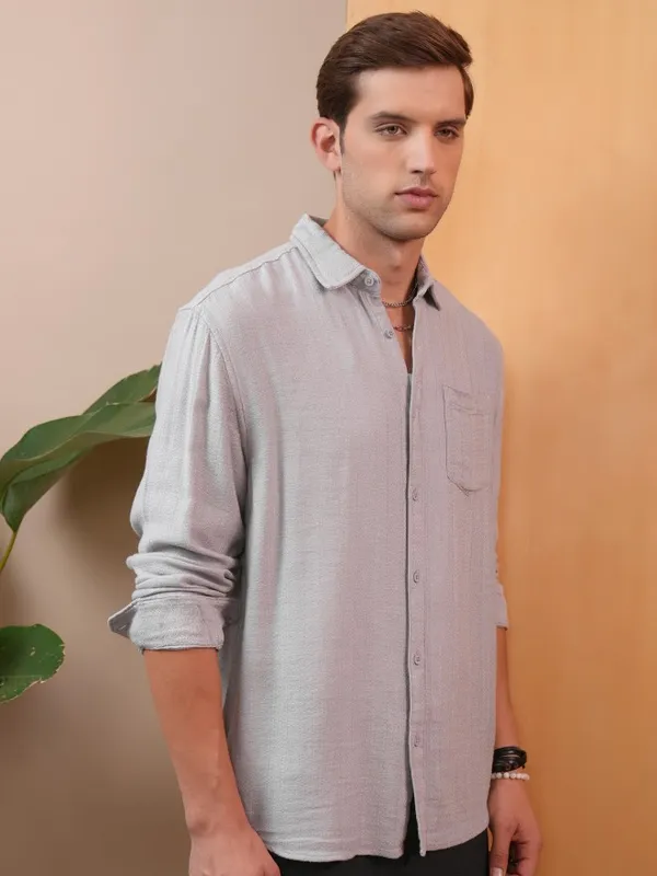 Locomotive Men Grey Textured Regular Fit Casual Shirt