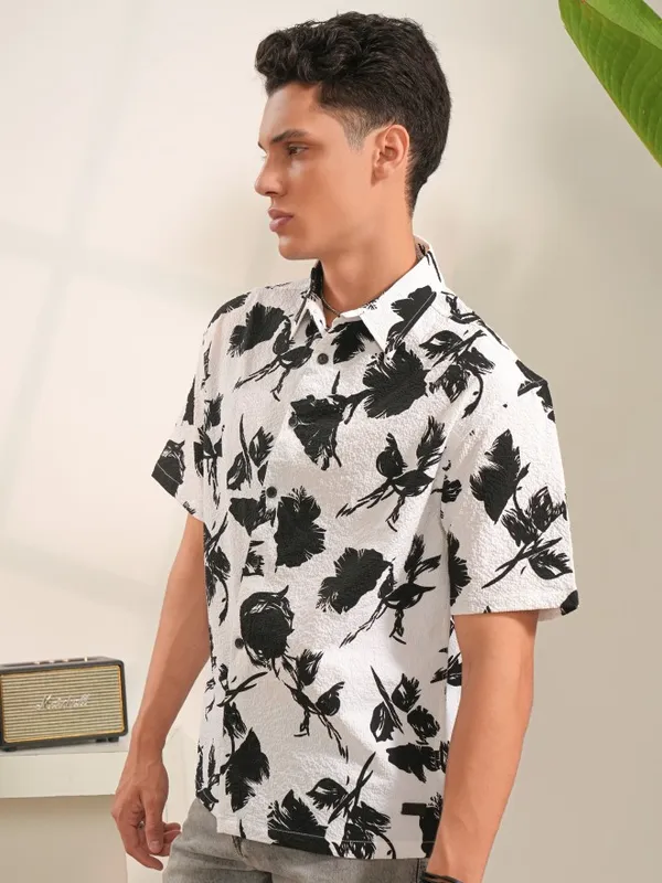 Locomotive Men White Printed Regular Fit Casual Shirt