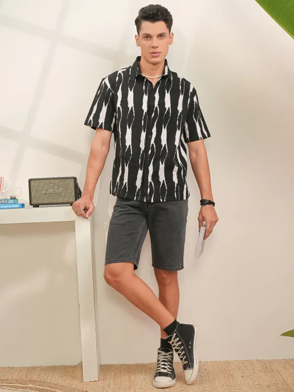  Locomotive Men Black Printed Oversized Fit Casual Shirts