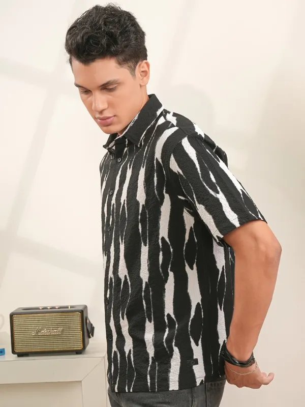  Locomotive Men Black Printed Oversized Fit Casual Shirts