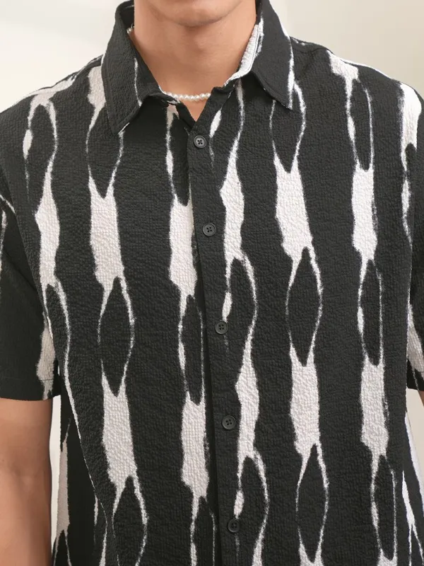  Locomotive Men Black Printed Oversized Fit Casual Shirts