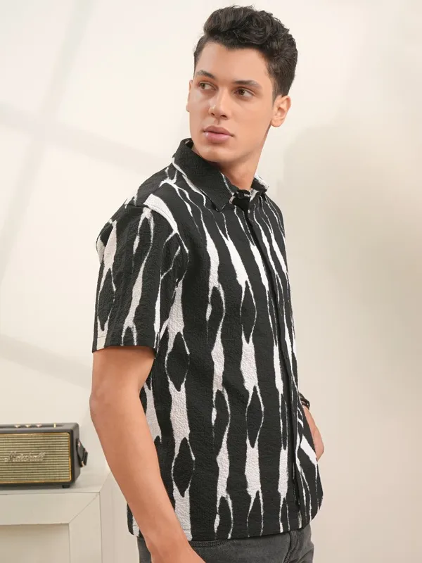  Locomotive Men Black Printed Oversized Fit Casual Shirts