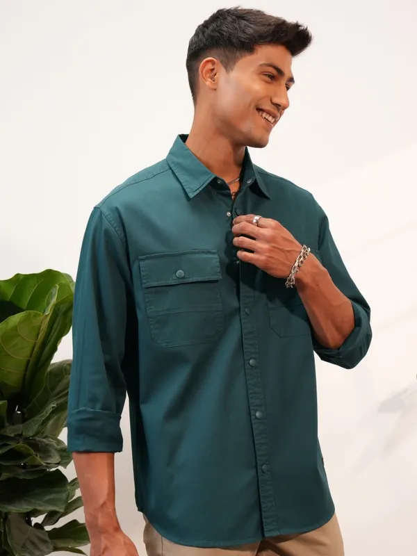  Locomotive Men Teal Solid Slim Fit Casual Shirts