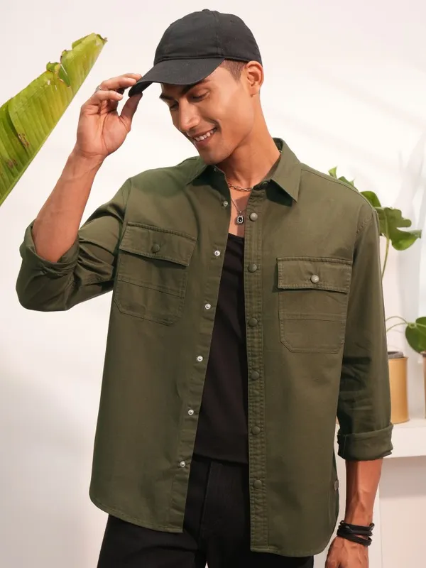  Locomotive Men Olive Solid Slim Fit Casual Shirts