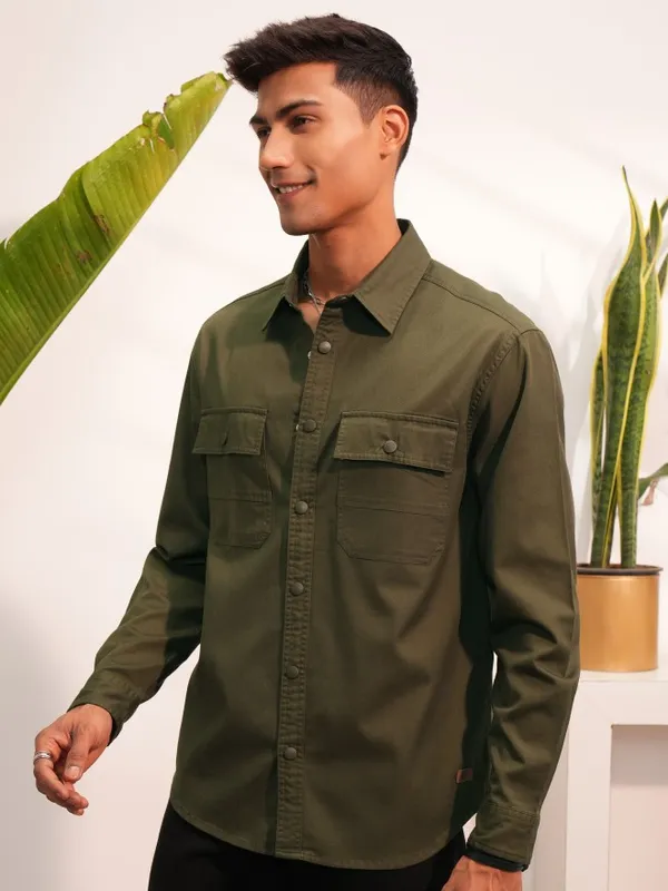  Locomotive Men Olive Solid Slim Fit Casual Shirts