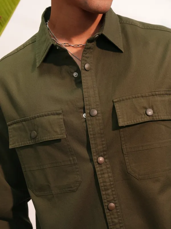  Locomotive Men Olive Solid Slim Fit Casual Shirts