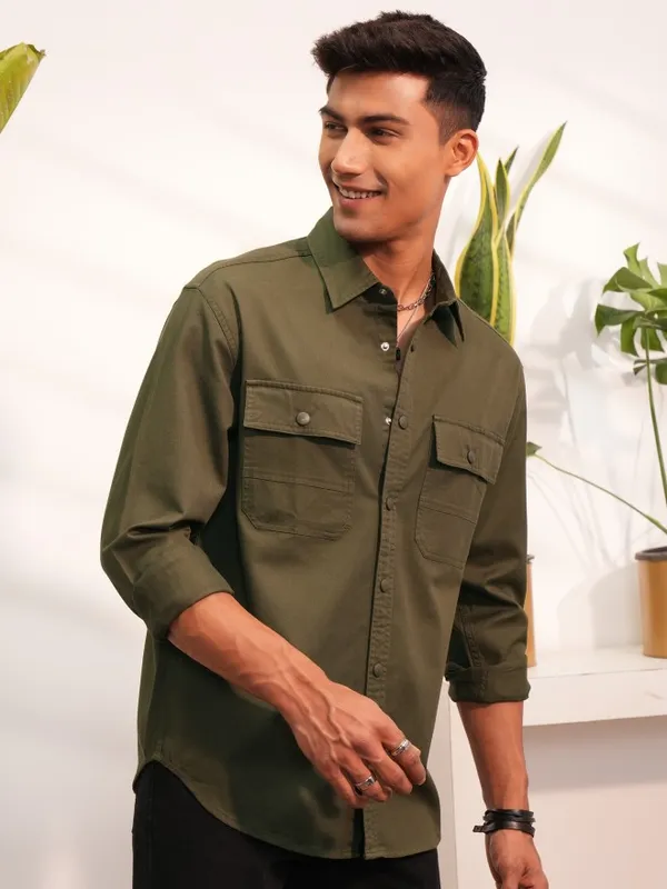  Locomotive Men Olive Solid Slim Fit Casual Shirts