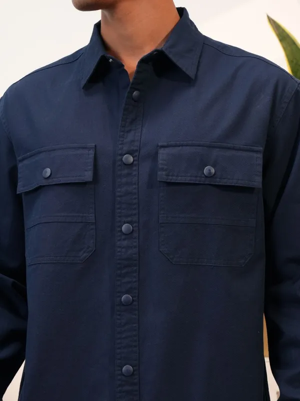  Locomotive Men Navy Blue Solid Slim Fit Casual Shirts