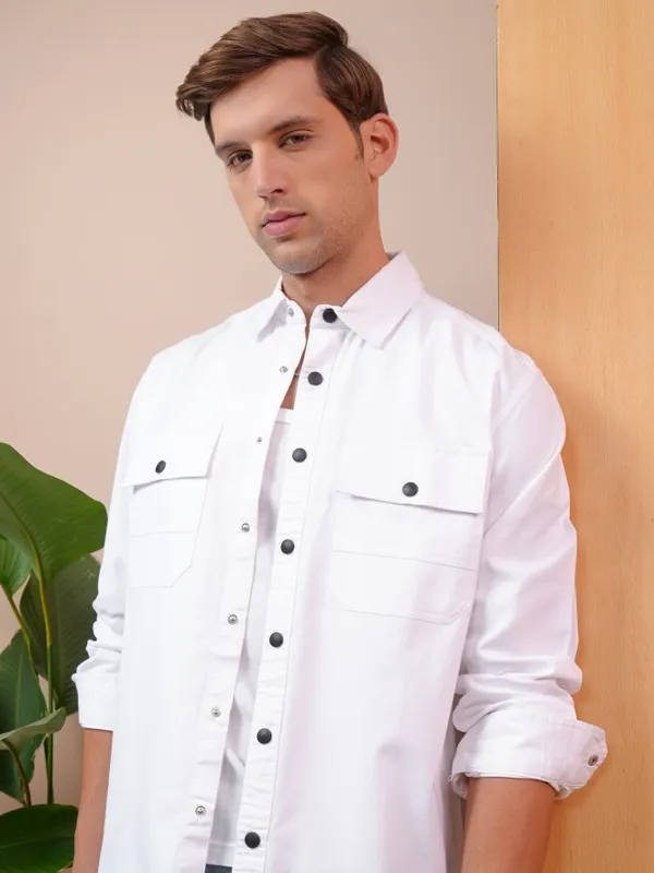 Locomotive Men White Solid Slim Fit Casual Shirts