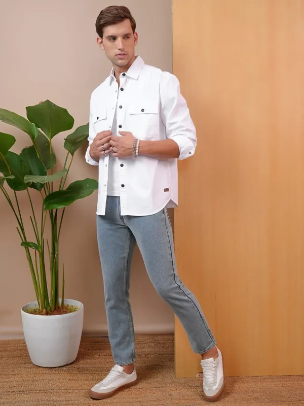 Locomotive Men White Solid Slim Fit Casual Shirts