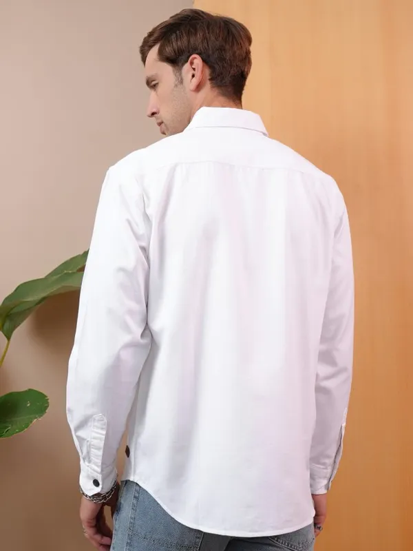  Locomotive Men White Solid Slim Fit Casual Shirts
