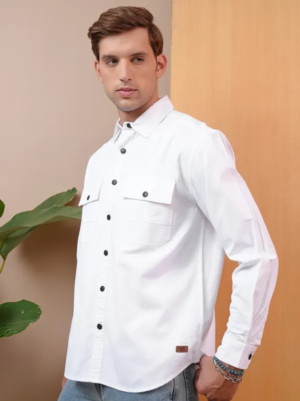  Locomotive Men White Solid Slim Fit Casual Shirts