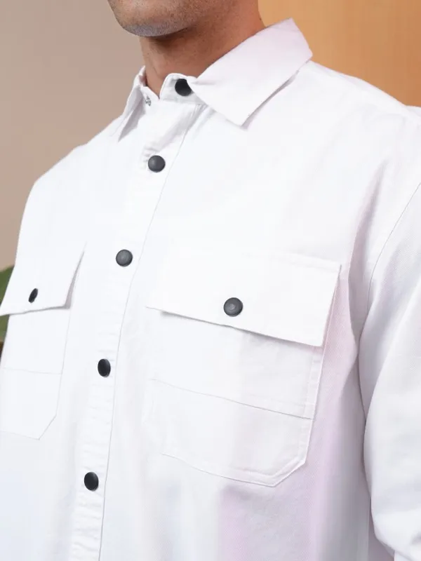  Locomotive Men White Solid Slim Fit Casual Shirts