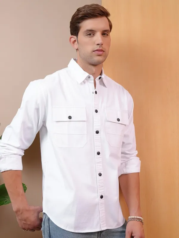  Locomotive Men White Solid Slim Fit Casual Shirts