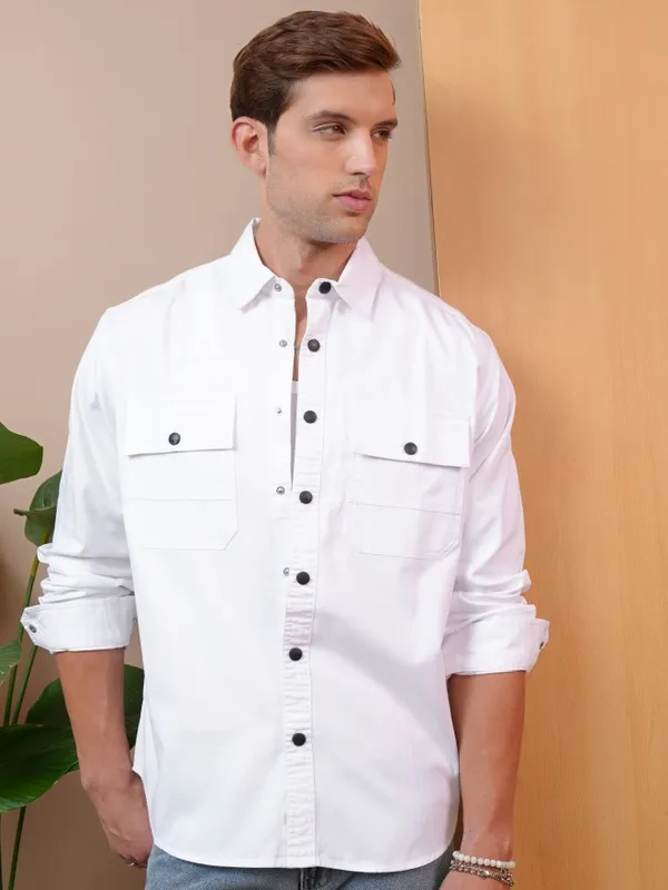  Locomotive Men White Solid Slim Fit Casual Shirts