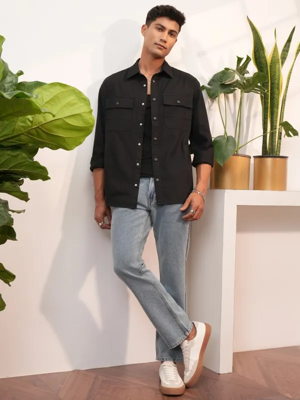  Locomotive Men Black Solid Slim Fit Casual Shirts