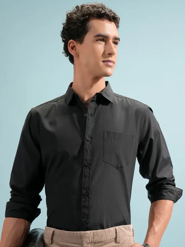  Highlander Men Black Solid Slim Fit Casual Shirts