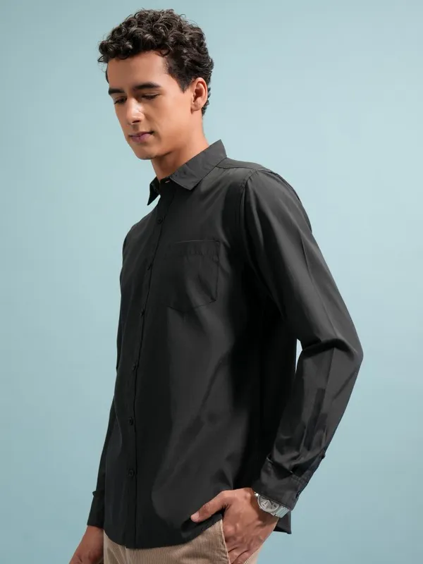  Highlander Men Black Solid Slim Fit Casual Shirts