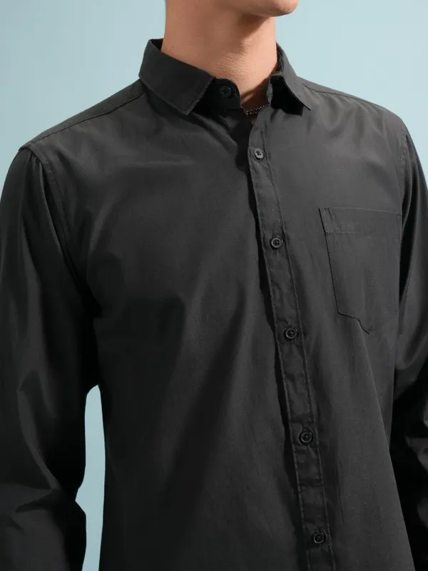 Highlander Men Black Solid Slim Fit Casual Shirts