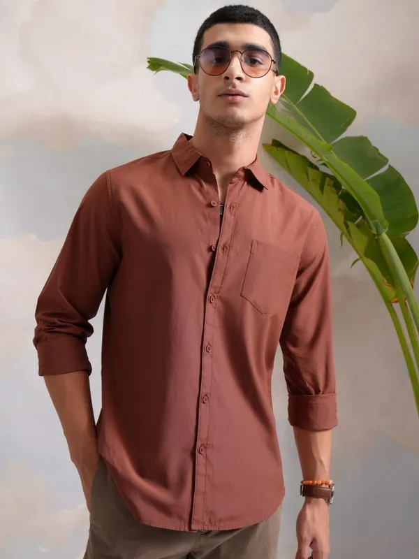 Highlander Men Rust Solid Slim Fit Casual Shirts