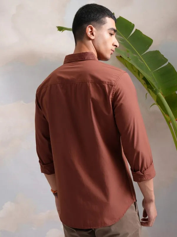 Highlander Men Rust Solid Slim Fit Casual Shirts