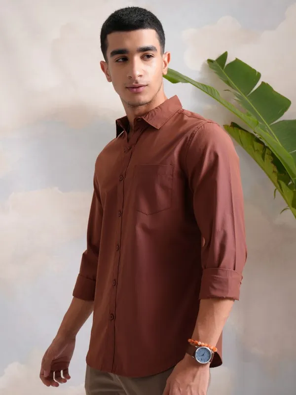 Highlander Men Rust Solid Slim Fit Casual Shirts