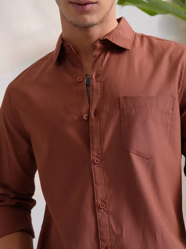 Highlander Men Rust Solid Slim Fit Casual Shirts