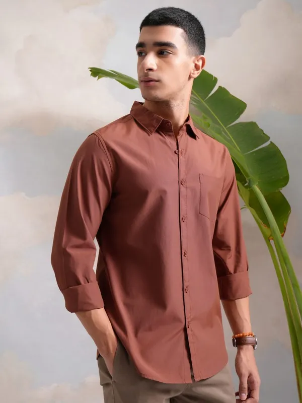Highlander Men Rust Solid Slim Fit Casual Shirts