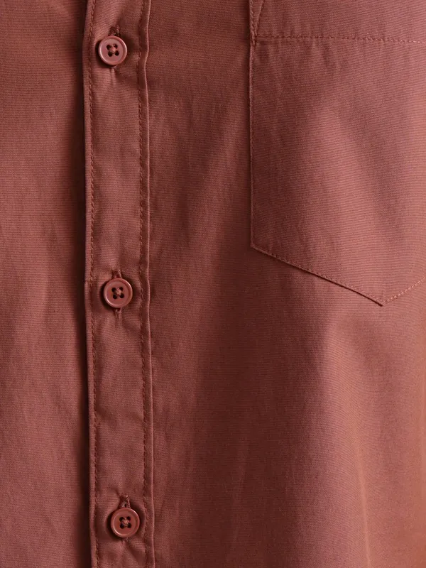 Highlander Men Rust Solid Slim Fit Casual Shirts