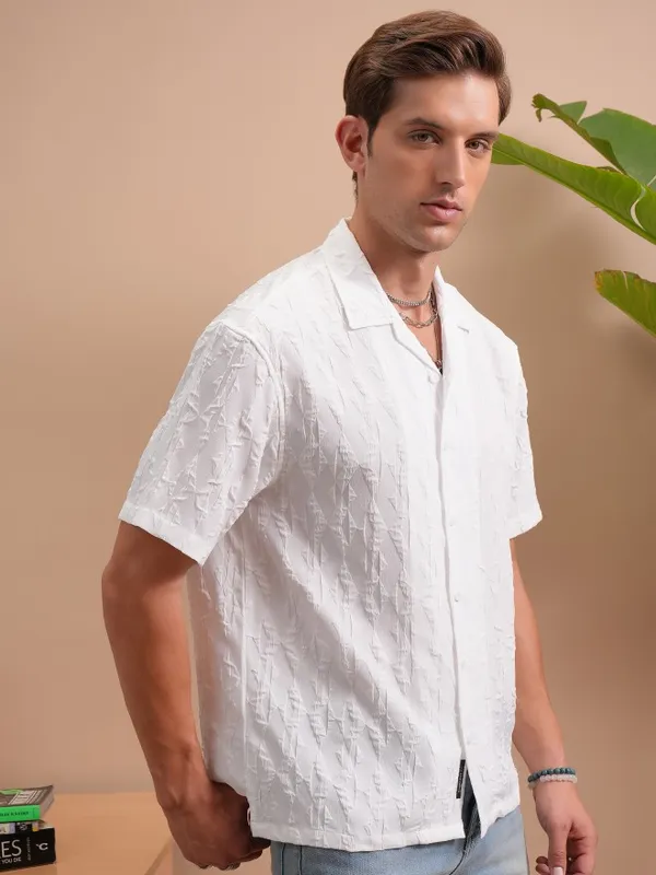  Locomotive Men White Solid Oversized Fit Casual Shirts