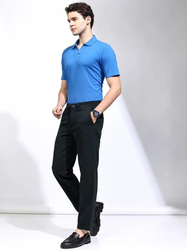 Highlander Men Navy Blue Slim Fit Solid Chinos