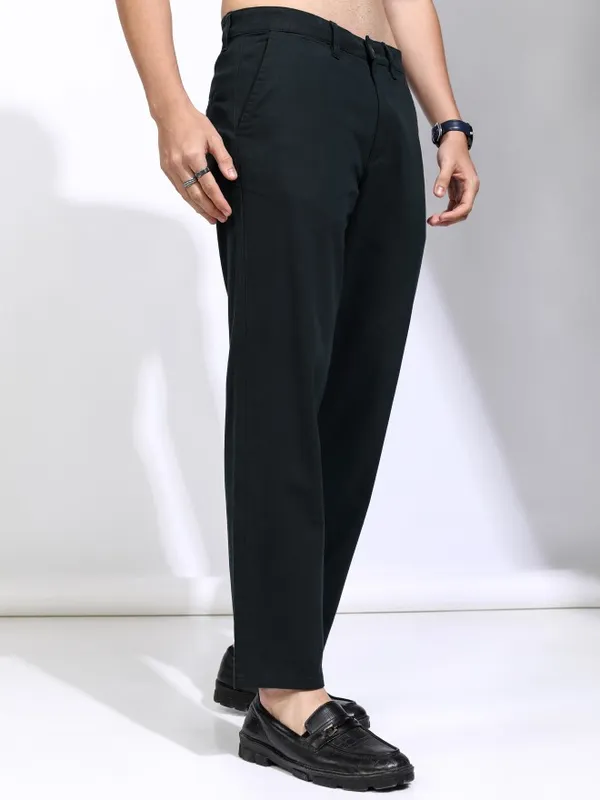 Highlander Men Navy Blue Slim Fit Solid Chinos