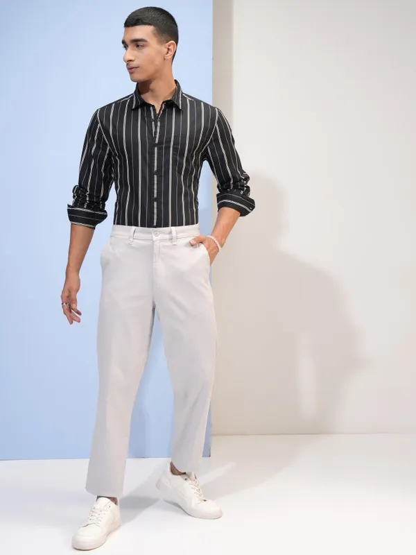  Highlander Men Grey Regular Fit Solid Casual Trousers