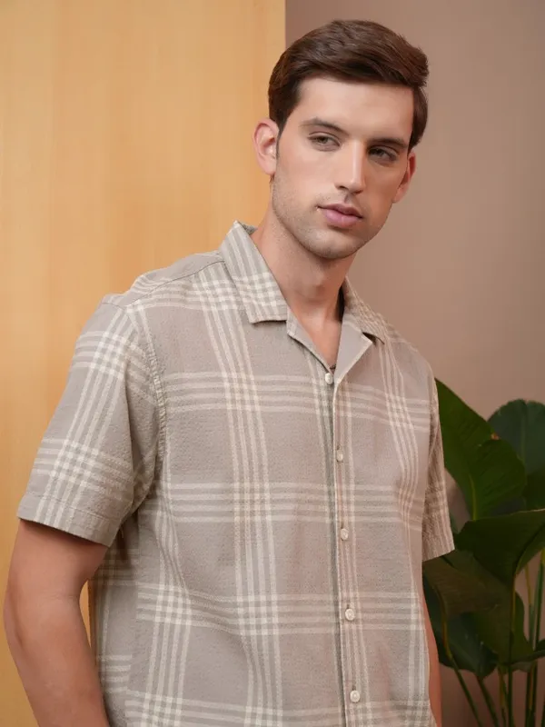  Locomotive Men Grey Checked Regular Fit Casual Shirts