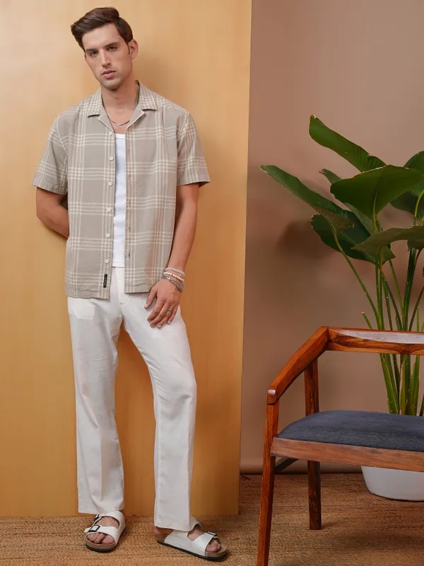  Locomotive Men Grey Checked Regular Fit Casual Shirts