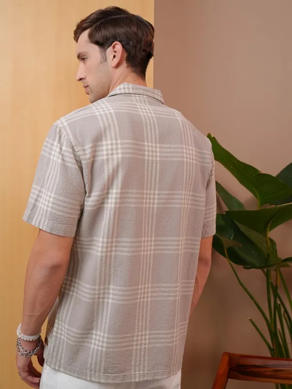  Locomotive Men Grey Checked Regular Fit Casual Shirts