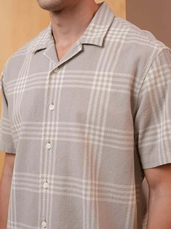  Locomotive Men Grey Checked Regular Fit Casual Shirts