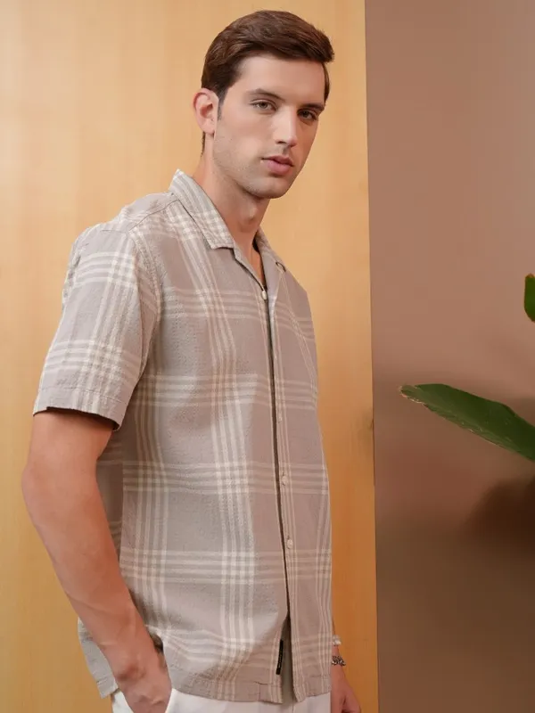  Locomotive Men Grey Checked Regular Fit Casual Shirts
