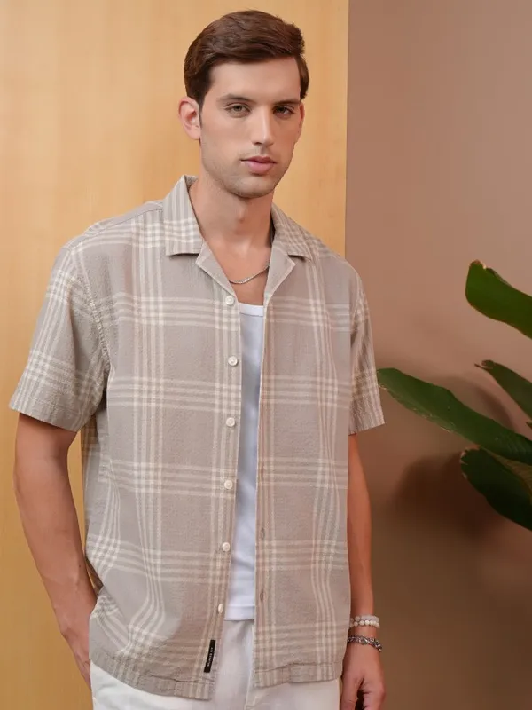  Locomotive Men Grey Checked Regular Fit Casual Shirts