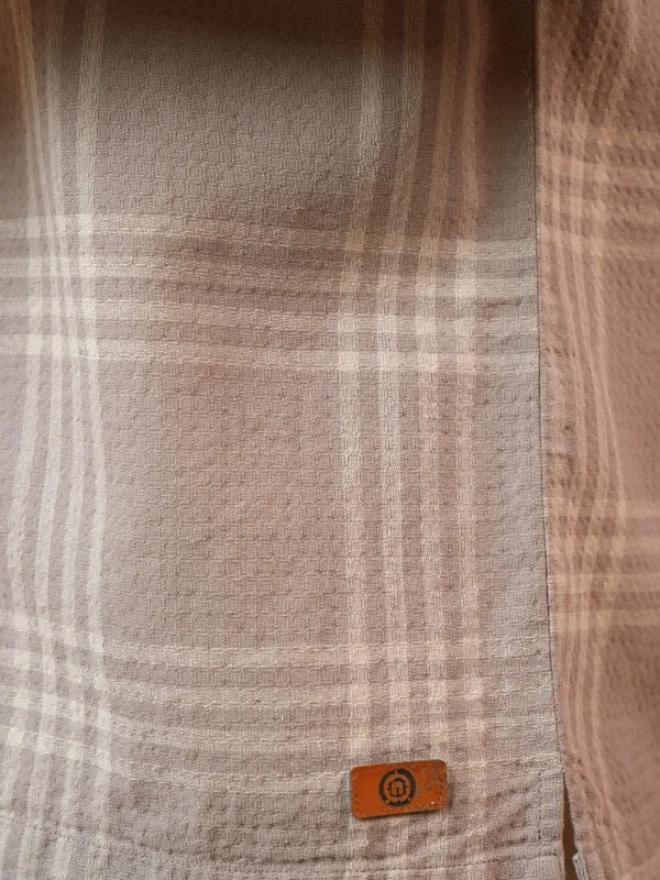  Locomotive Men Grey Checked Regular Fit Casual Shirts