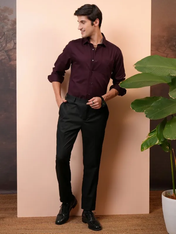  Locomotive Men Maroon Solid Relaxed Fit Casual Shirts