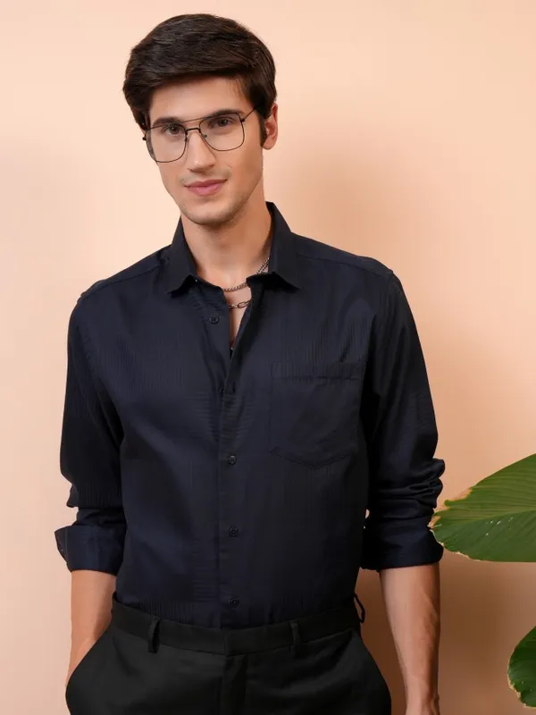 Locomotive Men Navy Blue Solid Relaxed Fit Casual Shirts