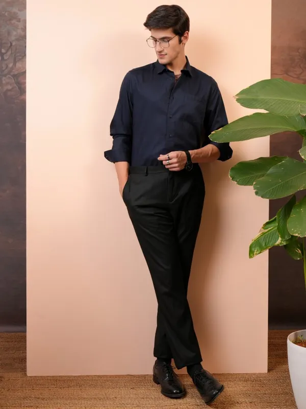 Locomotive Men Navy Blue Solid Relaxed Fit Casual Shirts
