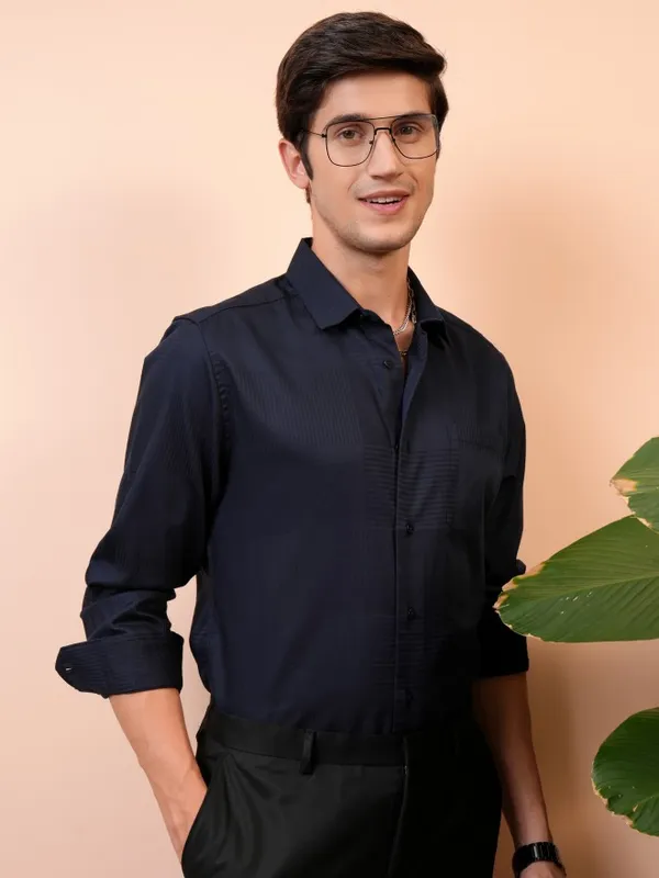  Locomotive Men Navy Blue Solid Relaxed Fit Casual Shirts