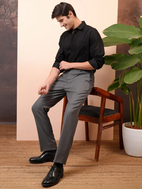  Locomotive Men Black Solid Slim Fit Casual Shirts