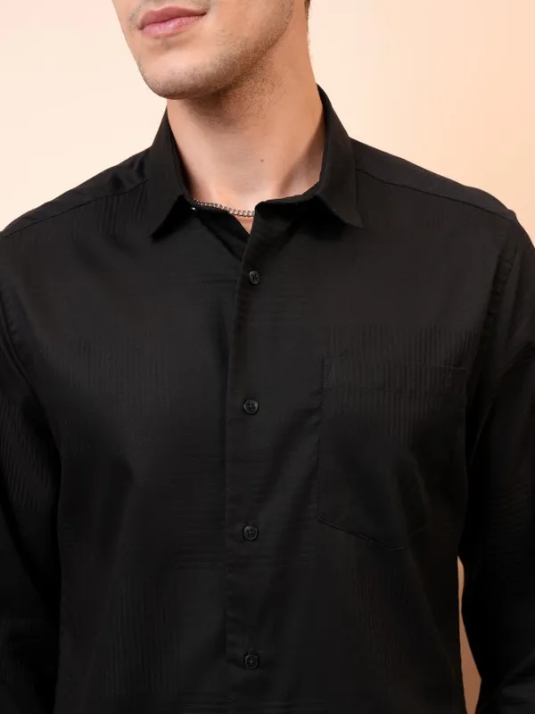  Locomotive Men Black Solid Slim Fit Casual Shirts